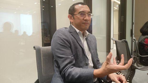 Associate Director Research & Consultancy Department PT Leads Property Services Indonesia, Martin Hutapea. (CNBC Indonesia/Ferry Sandi)