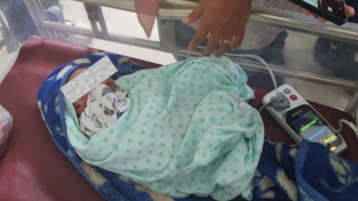 Bayi di Bangka Selatan ditemukan di teras rumah warga.