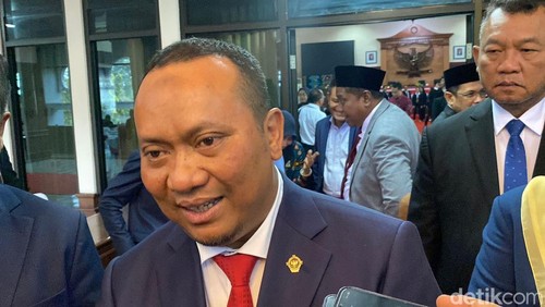 Ketua Komite I BPK RI, Nyoman Adhi Suryadnyana saat hadiri Rapat Paripurna di DPRD NTB, Kamis (19/6/2025). (Ahmad Viqi/detikBali).