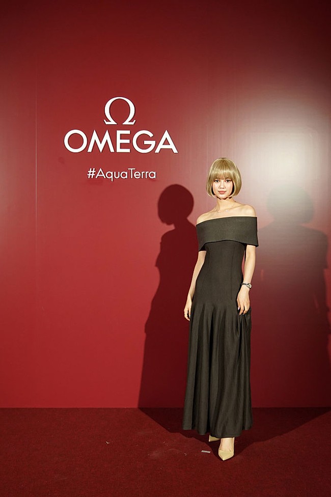 Danielle NewJeans mengejutkan publik dengan kehadirannya di acara peluncuran jam tangan mewah ‘OMEGA Aqua Terra 30 mm’ di Jepang pada Rabu (18/6/2025). Pasalnya grup KPop NewJeans masih terlibat sengketa hukum dengan anak perusahaan HYBE, ADOR usai memilih hengkang meski kontraknya belum berakhir. Foto: Getty Images for Omega/Tomohiro Ohsumi