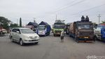 Momen Truk Demo ODOL Blokade Jalan Lingkar Pati