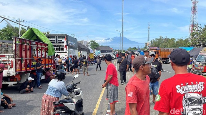 Aksi Sopir truk soal odol di Ring Road Solo, Kamis (19/6/2025).