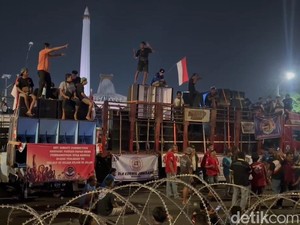 Sopir Truk Demo Bawa Sound Horeg ke Kantor Gubernur Jatim, Kaca Bergetar