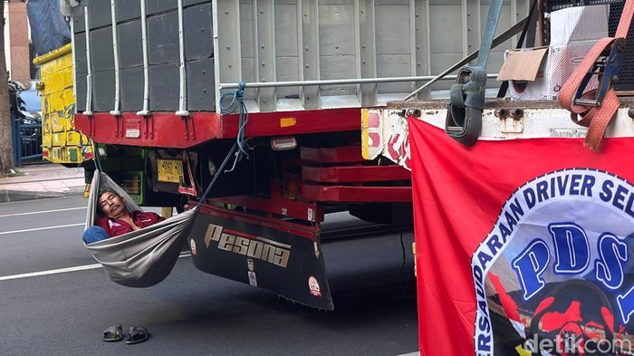 Demo Truk ODOL di Surabaya