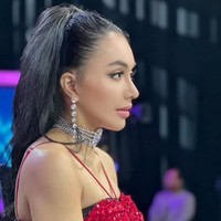Dengan hidung yang lebih mancung membuat Denada terlihat makin percaya diri di depan kamera. Penampilan baru Denada pun dipuji netizen makin cantik. Foto: dok Instagram