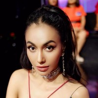 Setelah prosedur rhinoplasty hidung Denada jelas terlihat menjadi jauh lebih mancung. Perbedaan signifikan pada bagian hidungnya itu membuat Denada jadi bak beda orang. Foto: dok Instagram