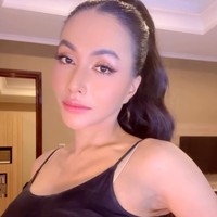 Aww makin GONG gini. MAU BANGET IDUNGNYAAAAA, komentar salah seorang netizen. Face nya jadi kaya bukan orang indo...tapi cakep sich, komentar lainnya. Foto: Instagram/@denadaindonesia