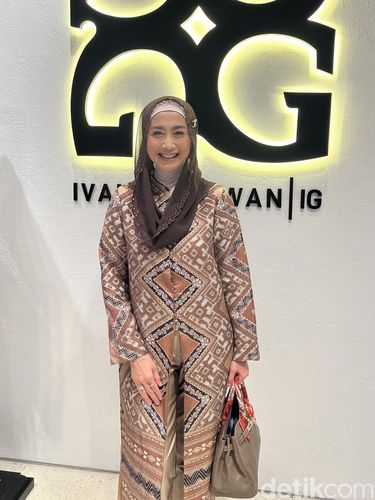Desy Ratnasari mengungkapkan rahasia awet muda usia 51 tahun, tampil alami tanpa perawatan wajah.