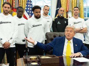 Momen Kikuk Pemain Juventus Saat Trump Ngoceh soal Iran