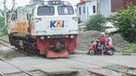 Duh, Rel Kereta di Matraman Dibajak Pemotor-Gerobak