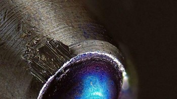 Pena Bolpoin Baru di Bawah Mikroskop Foto: Boredpanda