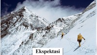 Everest tak pernah kekurangan pendaki yang ingin naik sampai puncak, pemandangan yang sepi mungkin diambil di bagian lain gunung (Bored Panda)