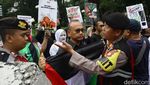 Greenpeace Gelar Aksi Teatrikal Damai untuk Gaza di Kedubes AS