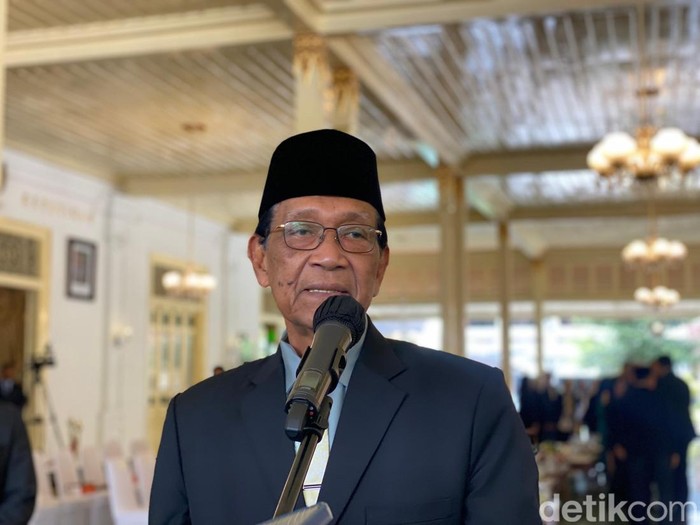 Gubernur DIY, Sri Sultan Hamengku Buwono X di Kantor Gubernur DIY, Kompleks Kepatihan, Kota Jogja , Kamis (19/6/2025).