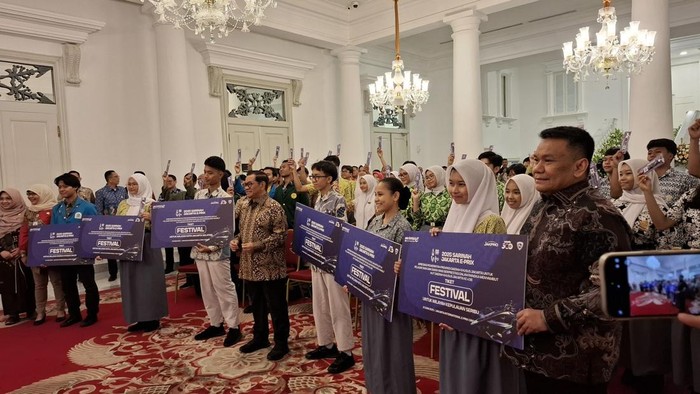 Gubernur Jakarta, Pramono Anung bagikan tiket gratis nonton Formula E
