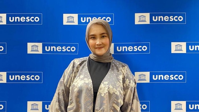 Hasna Iftikhar.