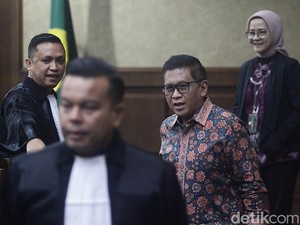 Hasto Tuding Kesaksian Penyidik KPK di Sidang Cuma Berdasar Asumsi