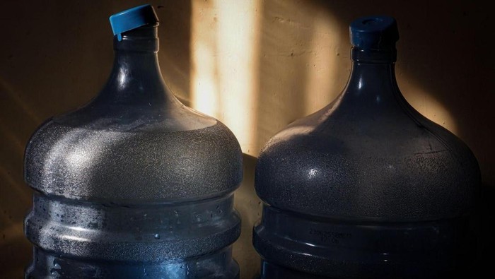 Menyoal Risiko Migrasi BPA pada Galon Isi Ulang dan Kaitannya dengan Kanker