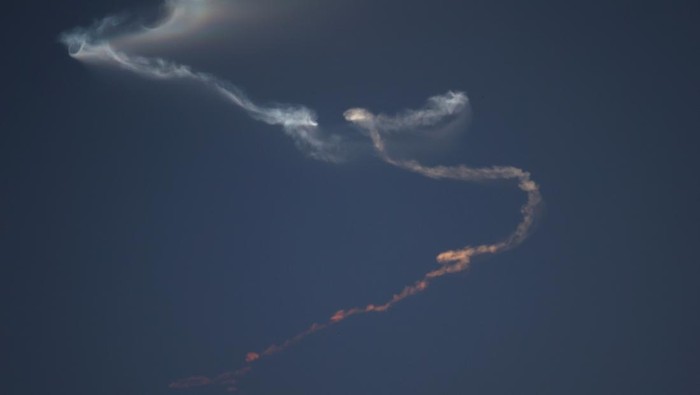 Smoke rises following an Israeli attack in Tehran, Iran, June 18, 2025. Majid Asgaripour/WANA (West Asia News Agency) via REUTERS   ATTENTION EDITORS - THIS PICTURE WAS PROVIDED BY A THIRD PARTY       TPX IMAGES OF THE DAY