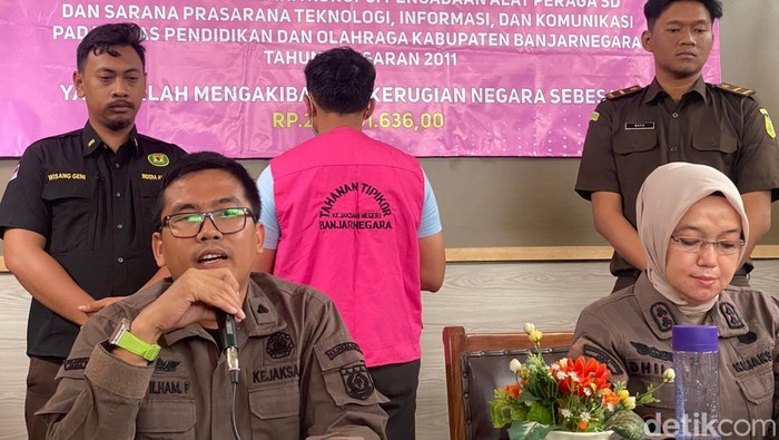 Jumpa pers penangkapan buron terpidana kasus tipikor di Kejaksaan Negeri Banjarnegara, Kamis (19/6/2025).