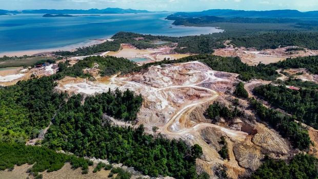 Kementerian Kelautan dan Perikanan (KKP) memastikan perlindungan pada ekosistem pulau-pulau kecil dari aktivitas penambangan ilegal yang merusak. (Dok. Humas KKP)