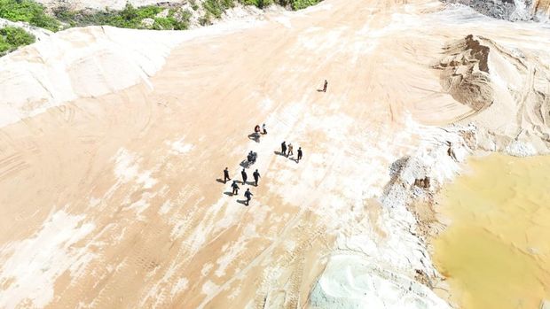 Kementerian Kelautan dan Perikanan (KKP) memastikan perlindungan pada ekosistem pulau-pulau kecil dari aktivitas penambangan ilegal yang merusak. (Dok. Humas KKP)