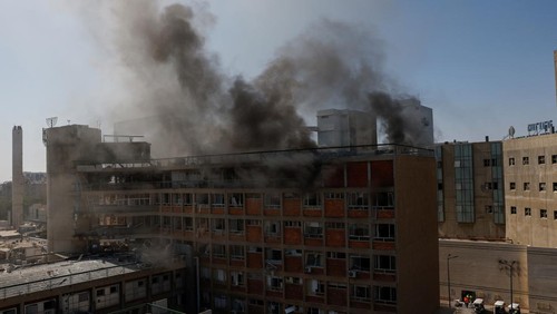 Soroka Medical Center di Israel selatan terkena serangan langsung dari rudal Iran. Serangan balasan Israel targetkan reaktor Arak di Iran.
