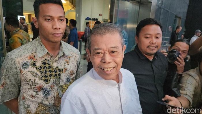Kusnadi usai diperiksa KPK (Adrial Akbar/detikcom)