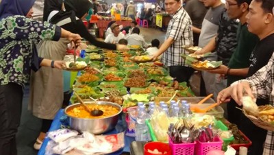 Ini Daftar Harga dan Suasana Makan di Lesehan Bu Gendut Blok M