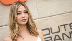 Madelyn Cline Hidupkan Horor Klasik