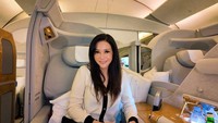 Akhir tahun 2024 lalu, Bunda Maia juga membagikan fotonya di bangku first class menuju Eropa. Dia tak menuliskan detail tujuannya.