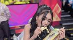 Momen Denada Makan Donat hingga Nasi Padang yang Curi Perhatian