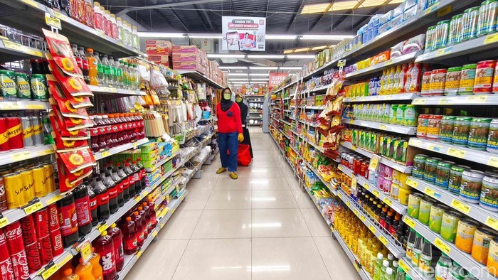 Penerapan Cukai Minuman Manis Batal Berlaku di 2025 Kemenkeu memastikan cukai minuman manis belum diterapkan 2025. Kebijakan ini kemungkinan baru berlaku di tahun-tahun mendatang.
