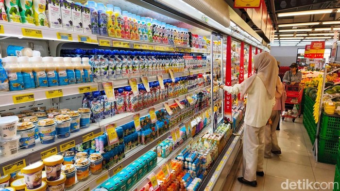 Penerapan Cukai Minuman Manis Batal Berlaku di 2025 Kemenkeu memastikan cukai minuman manis belum diterapkan 2025. Kebijakan ini kemungkinan baru berlaku di tahun-tahun mendatang.