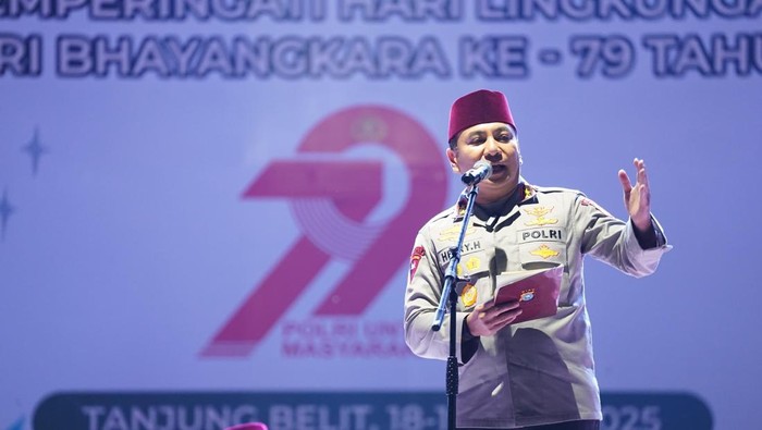 Polda Riau menggelar Bakti Religi dan Peduli Lingkungan dalam rangka menyambut HUT Bhayangkara ke-79. Kegiatan ini digelar di Tanjung Belit, Kampar, pada Rabu (18/6/2025).