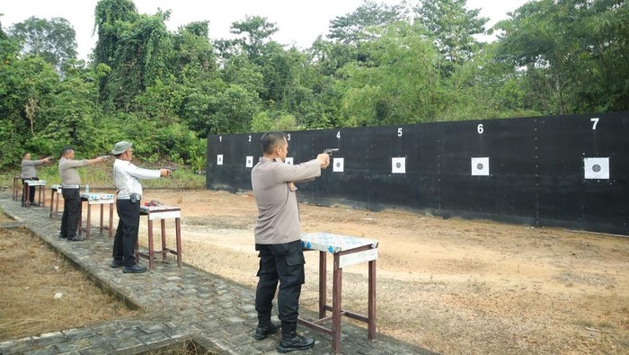 Polres Inhu menggelar latihan menembak dalam rangka Kapolda Cup HUT Bhayangkara kr-69.