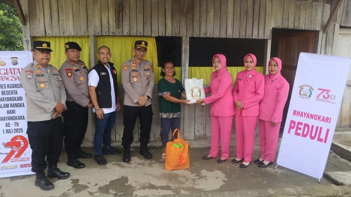 Polres Kuansing melakukan anjangsana kepada purnawirawan dan warakawuri.