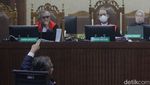 Potret Eks Hakim MK Jadi Saksi Meringankan di Sidang Hasto