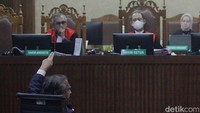Maruarar bersaksi dalam persidangan Hasto. Hasto merupakan terdakwa kasus dugaan merintangi penyidikan kasus dugaan suap dengan tersangka Harun Masiku. Hasto disebut menghalangi KPK menangkap Harun Masiku yang jadi buron sejak 2020.