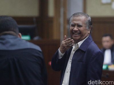 Potret Eks Hakim MK Jadi Saksi Meringankan di Sidang Hasto