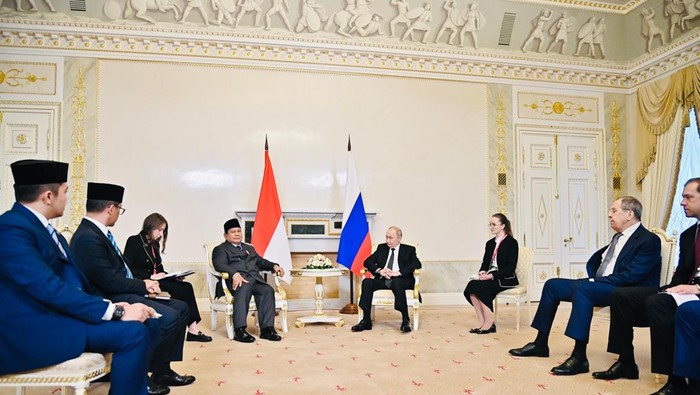 Prabowo bertemu Putin di Istana Constantine, Rusia.