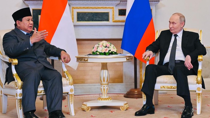 Prabowo bertemu Putin di Istana Constantine, Rusia.