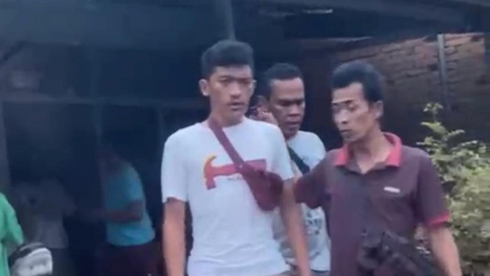 Pria mengaku Buser diamankan polisi usai merampas motor warga Batanghari, Jambi.