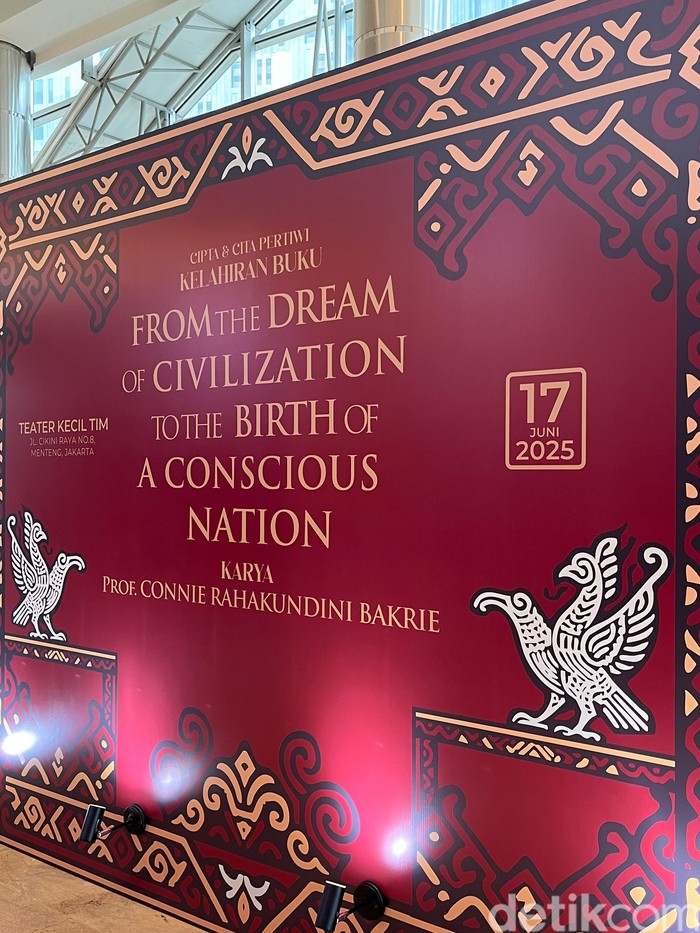 Prof. Dr. Connie Rahakundini Bakrie Peluncuran buku Negara Berkesadaran: Dari Mimpi Peradaban Menuju Kelahiran Bangsa Berkesadaran (From the Dream of Civilization to the Birth of a Conscious Nation) karya Prof. Dr. Connie Rahakundini Bakrie digelar Selasa (17/6/2025) di Teater Kecil, Taman Ismail Marzuki, Cikini, Jakarta Pusat.
