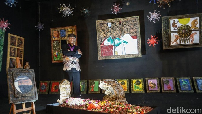 Wakil Gubernur DKI Jakarta Rano Karno saat melihat pameran Jakarta Provoke, Pos Bloc, Jakarta, Kamis (19/6/2025).