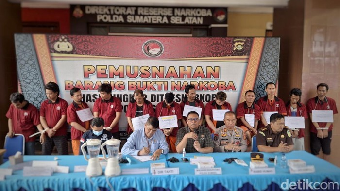 Saat proses perusahaan 11 Kg sabu dan 1.317 ekstasi di Mapolda Sumsel