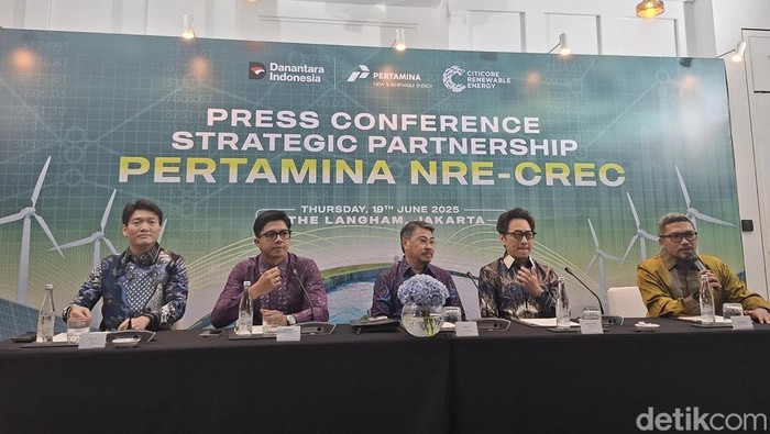 Subholding PT Pertamina (Persero), Pertamina New & Renewable Energy (NRE) resmi mengakuisisi 20% saham Citicore Renewable Energy Corporation (CREC), sebuah perusahaan energi terbarukan asal Filipina. Adapun share subscription agreement atau perjanjian pengambilan bagian saham baru senilai US$ 120 juta atau Rp 1,96 triliun (kurs Rp 16.381).