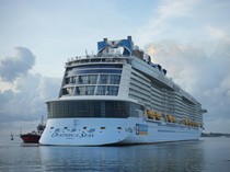 38 Kapal Pesiar Sandar di Pelabuhan Benoa hingga Pertengahan 2025