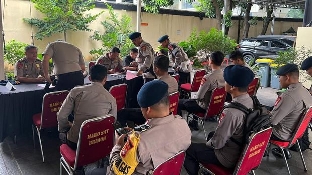 Satbrimob Polda Metro Jaya menggelar bakti kesehatan donor darah yang melibatkan personel dari seluruh jajaran dalam rangka memperingati Hari Bhayangkara ke-79. (dok Ist)