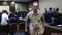 Sidang digelar terbuka untuk umum di Pengadilan Tipikor Jakarta, dengan penjagaan ketat dan kehadiran tim kuasa hukum dari masing-masing terdakwa.